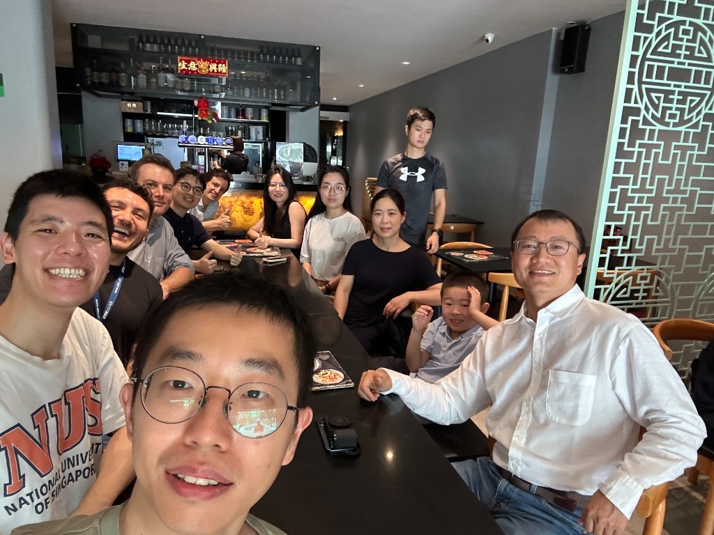 Prof. Ying Long and Prof. Chen Zhong visited our lab
